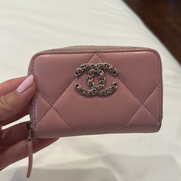 🩷Chanel 19 lambskin wallet with zipper. - Picture 3 of 8